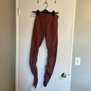 Alo Goddess High Waist Leggings - Rosewood - Medium